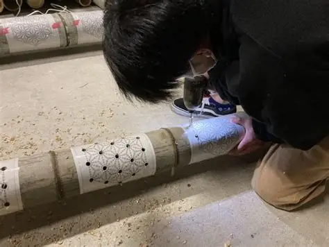 しましまみえるとサポーターによる竹あかり制作の様子